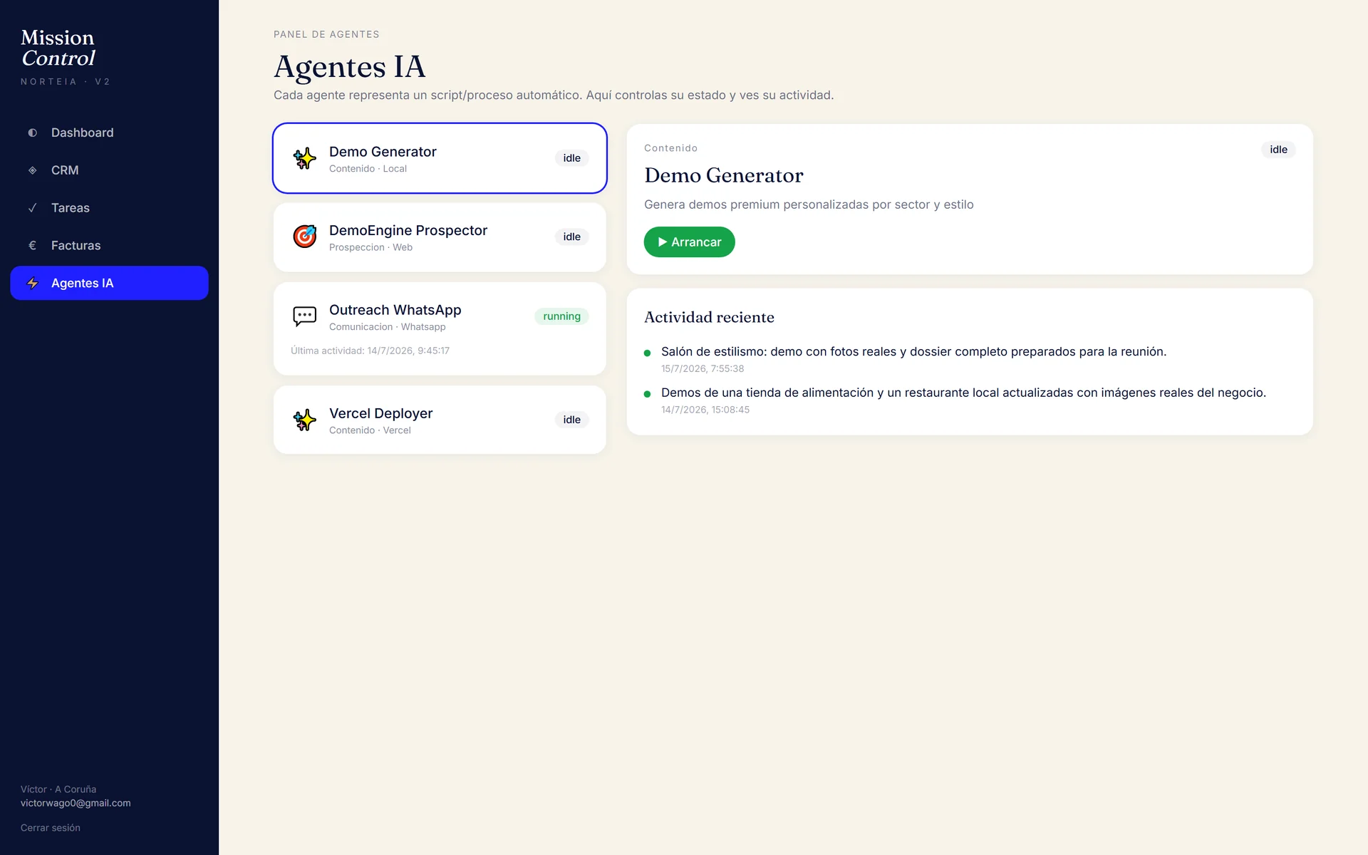Panel de agentes de Mission Control: cuatro agentes de IA (generación de demos, prospección, comunicación por WhatsApp y publicación) con su estado y actividad reciente